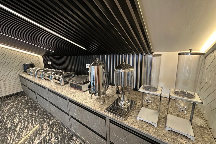 Dining 23 of 38
