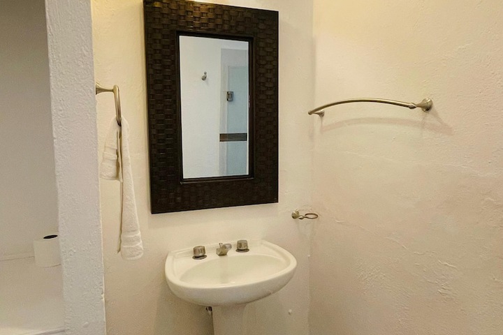 Room 10 of 22