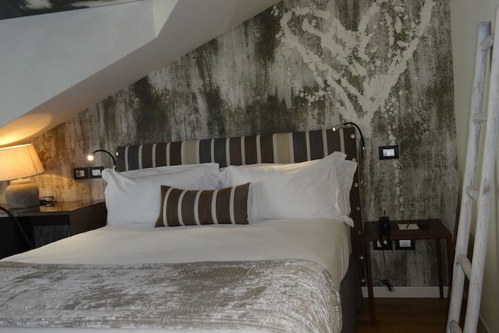 Room 4 of 62