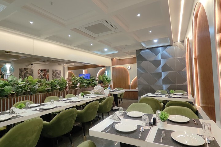 Dining 10 of 17
