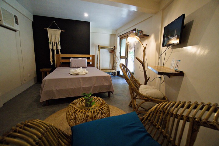 Room 4 of 203