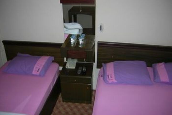 Room 10 of 20