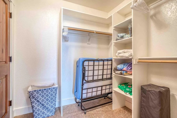 Room 4 of 27