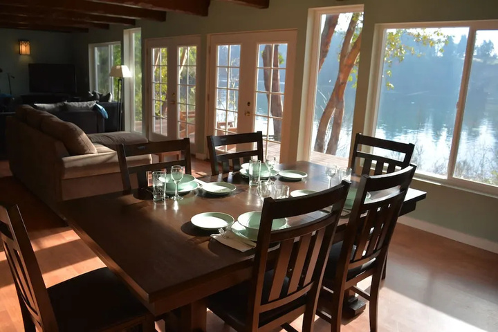 Dining 16 of 16