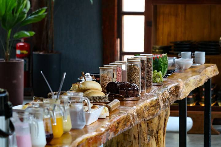 Breakfast/Coffee Service 108 of 133