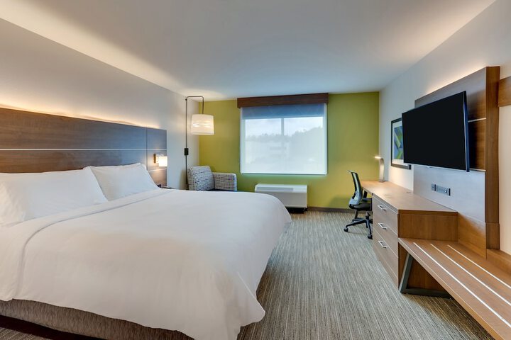1 King Bed (3 of 26)