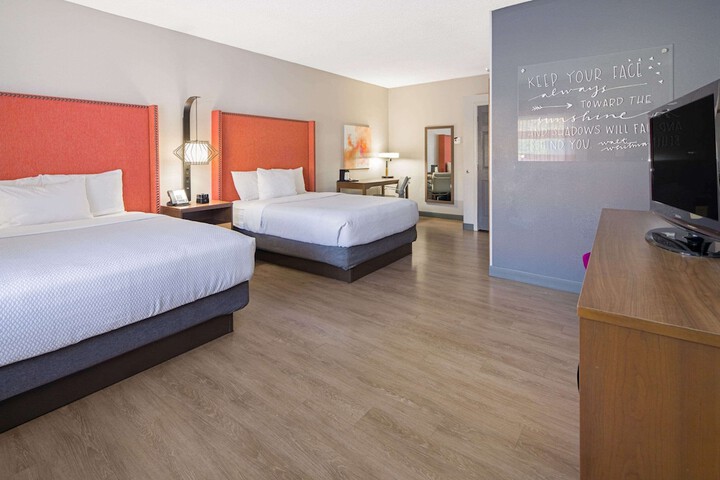 Quadruple Queen Bed (9 of 10)