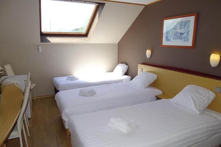 Room 3 of 52