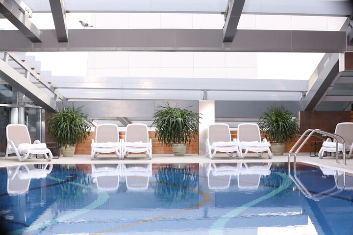 Pool 41 of 67