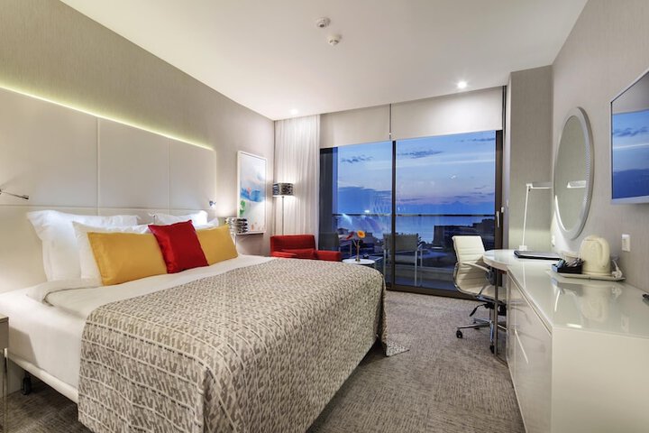 Room 43 of 303