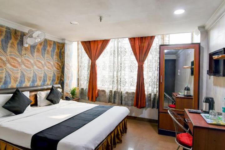 Collection O Raj Darbar Near City Centre