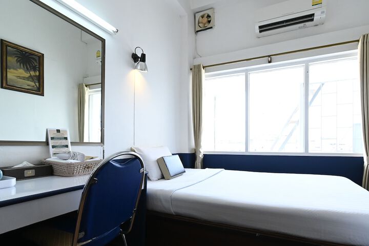 Room 14 of 120