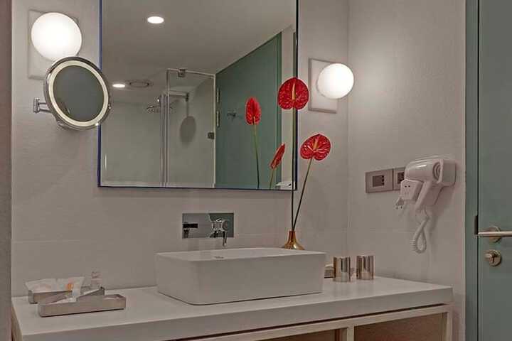 Room 9 of 21