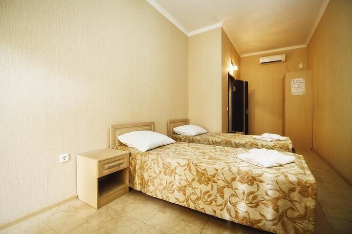 Room 13 of 17