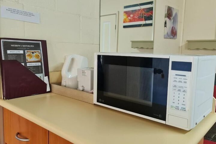 Room 4 of 8