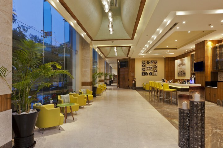 Lounge 52 of 70