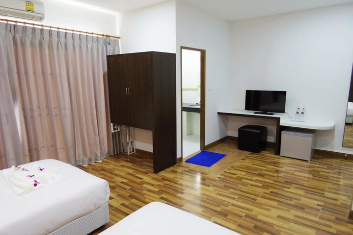 Room 9 of 38