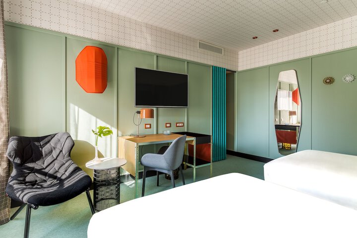 Room 45 of 100