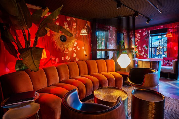 Lounge 55 of 62