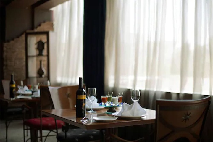 Dining 49 of 132