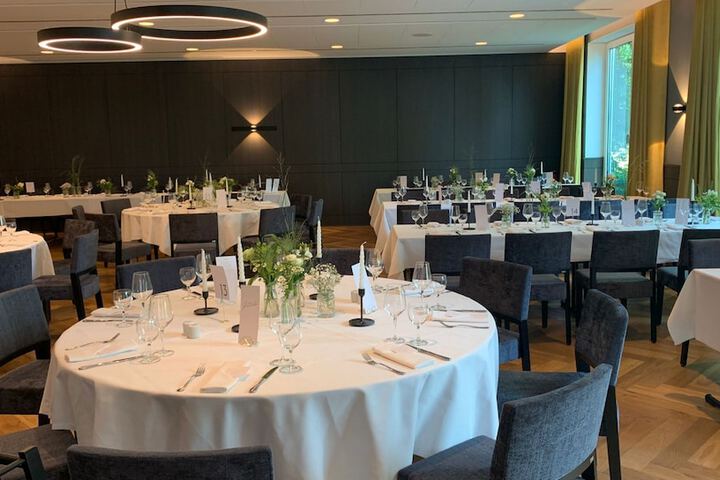Ballroom/Hall 84 of 131