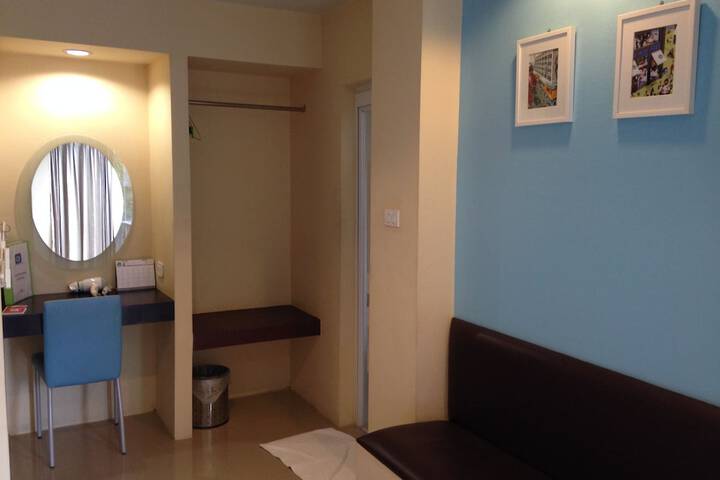 Room 16 of 36