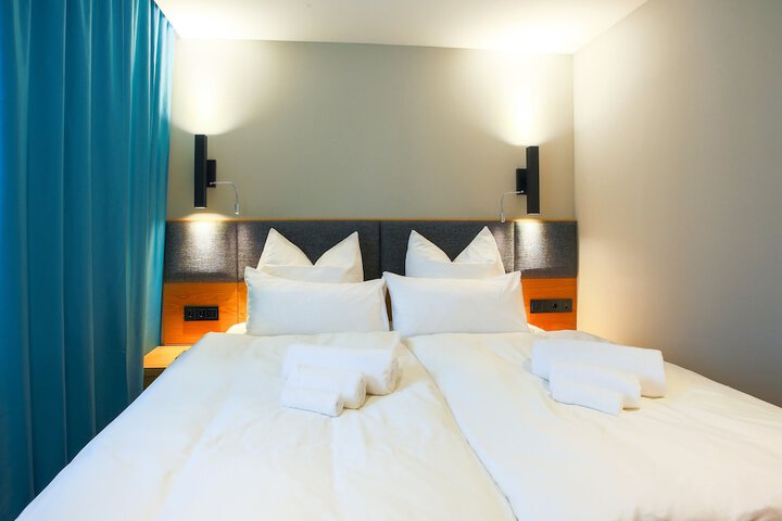 Room 42 of 222