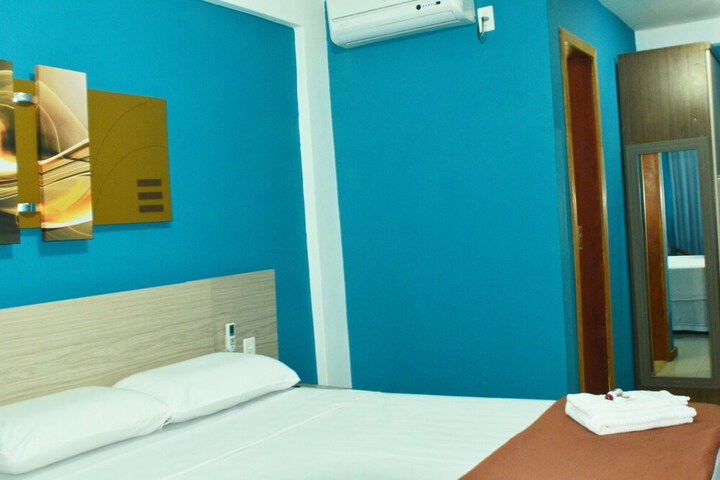 Room 12 of 32