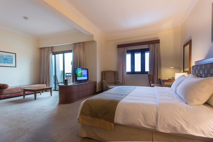 Room 5 of 130