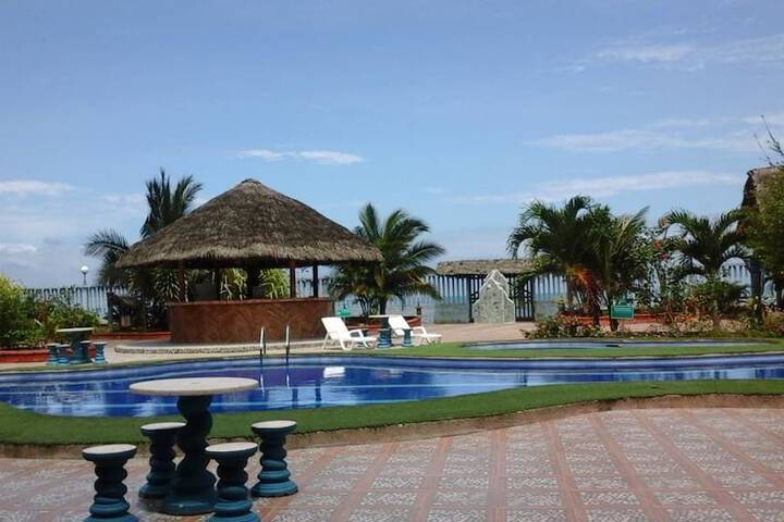 Hotel Exterior 26 of 33