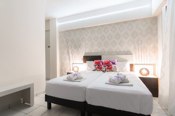 Room 2 of 89