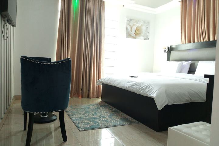 Room 10 of 28
