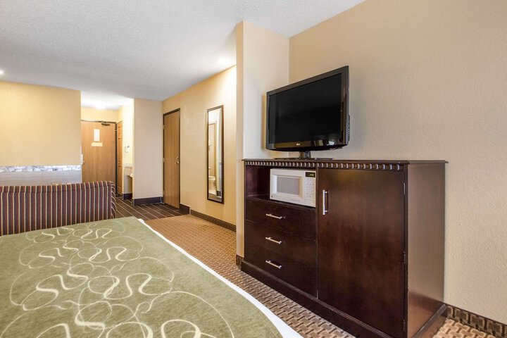 1 King Bed Suite (29 of 37)