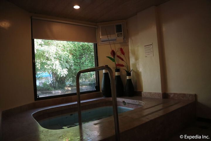 Hot Tub 10 of 26