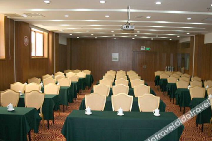 Room 5 of 15