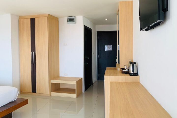 Room 34 of 164