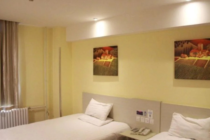 Room 6 of 11