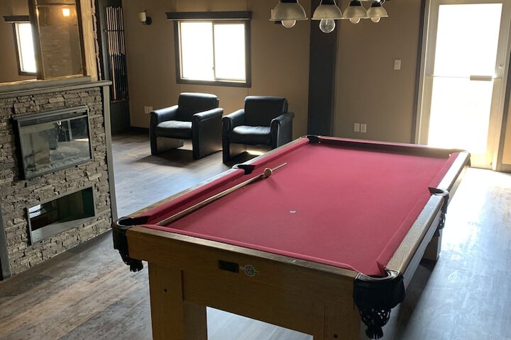 Lounge 11 of 13