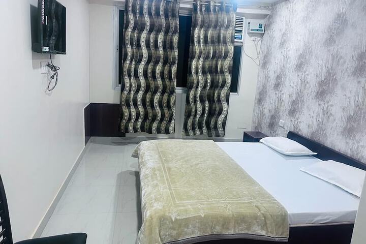 Room 12 of 18