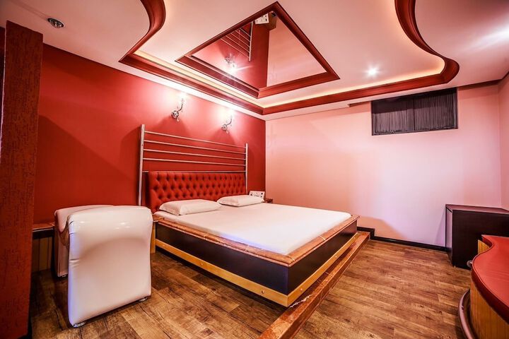 Room 3 of 19