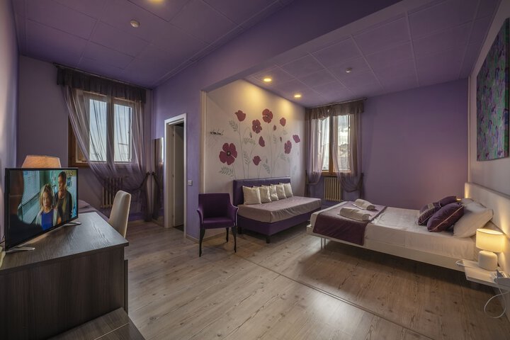 Room 16 of 104