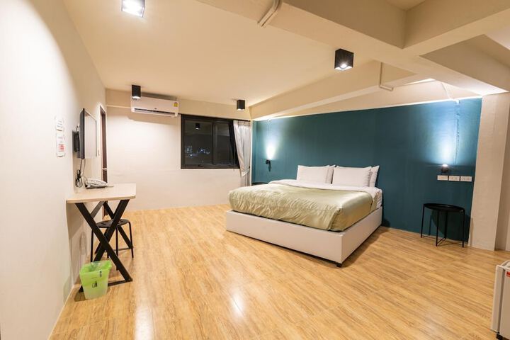 Room 15 of 30
