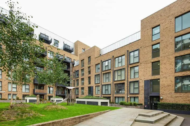 Exterior of Modern 1bed W / balcony in Bromley 7mins to Tube