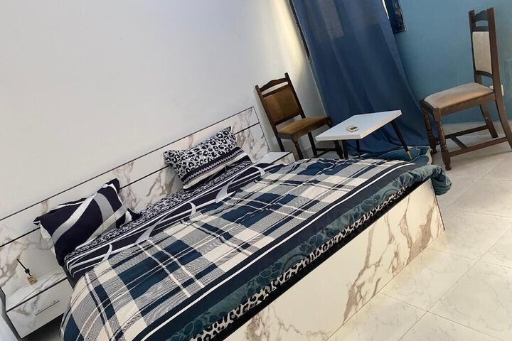 Room 5 of 6