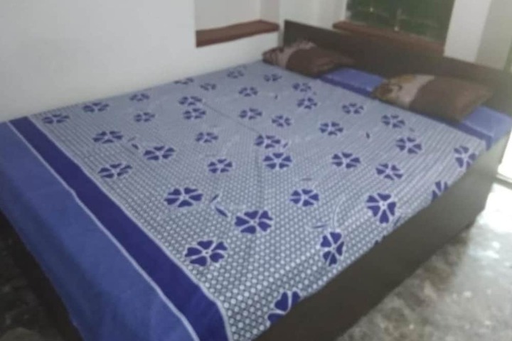 Room 9 of 16