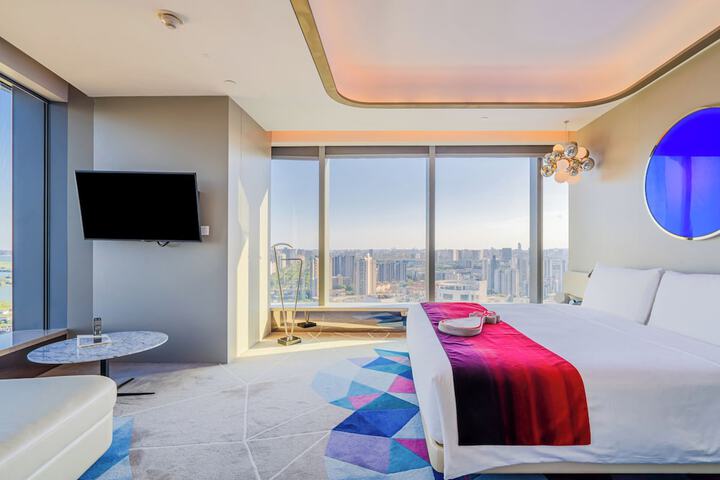 Room 62 of 168
