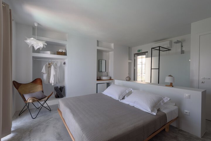 Room 8 of 118