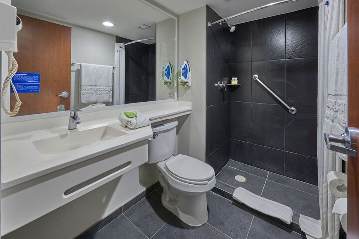 Room 14 of 36