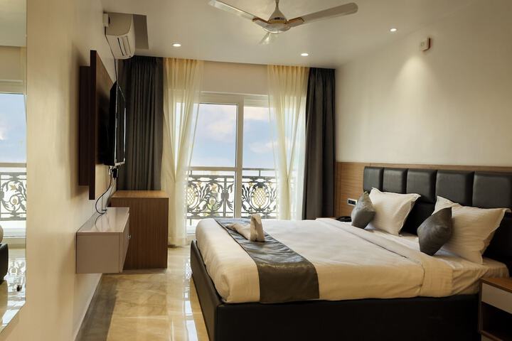 Room 5 of 18
