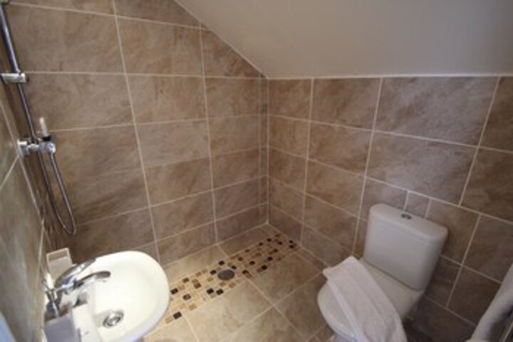 Room 3 of 16